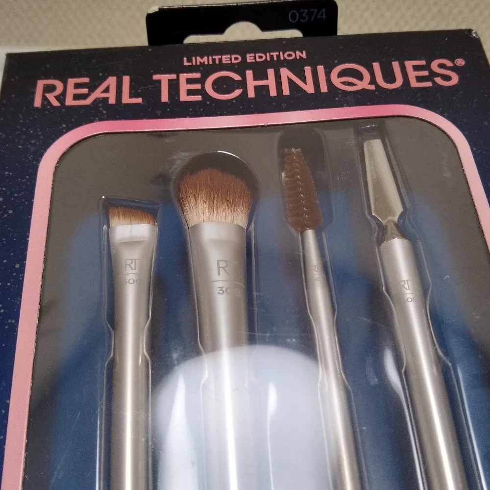 Real Techniques Chasing Stars Eye + Brow Set for Shadow, Liner & Brow 4 Piece